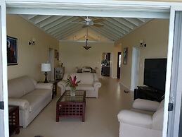 Je Suis Jamaica - 4 B R Beachfront Villa w Staff