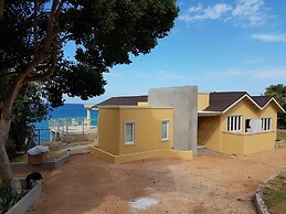 Je Suis Jamaica - 4 B R Beachfront Villa w Staff