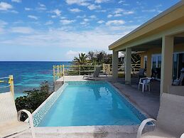 Je Suis Jamaica - 4 B R Beachfront Villa w Staff