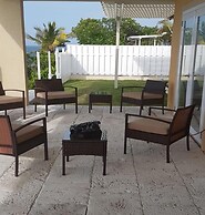 Je Suis Jamaica - 4 B R Beachfront Villa w Staff