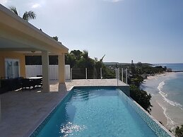 Je Suis Jamaica - 4 B R Beachfront Villa w Staff