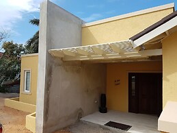 Je Suis Jamaica - 4 B R Beachfront Villa w Staff