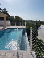 Je Suis Jamaica - 4 B R Beachfront Villa w Staff