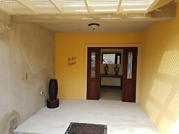 Je Suis Jamaica - 4 B R Beachfront Villa w Staff