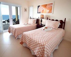 Je Suis Jamaica - 4 B R Beachfront Villa w Staff