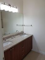 Je Suis Jamaica - 4 B R Beachfront Villa w Staff