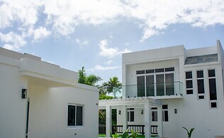 The W Villa 5 B R Oceanfront w Staff