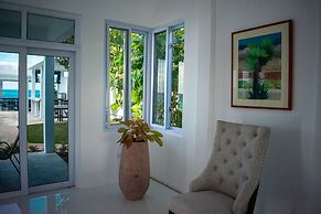 The W Villa 5 B R Oceanfront w Staff