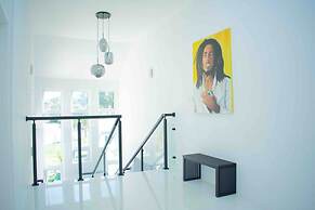 The W Villa 5 B R Oceanfront w Staff