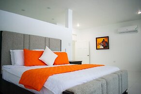 The W Villa 5 B R Oceanfront w Staff