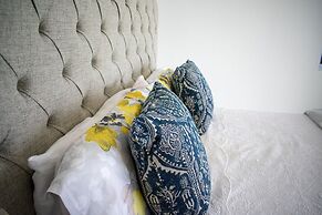 The W Villa 5 B R Oceanfront w Staff