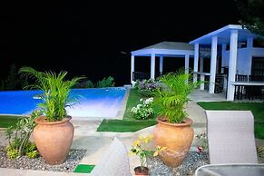 The W Villa 5 B R Oceanfront w Staff