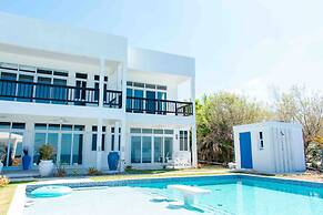 The W Villa 5 B R Oceanfront w Staff