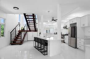 The W Villa 5 B R Oceanfront w Staff