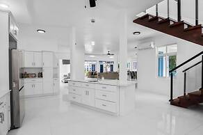 The W Villa 5 B R Oceanfront w Staff