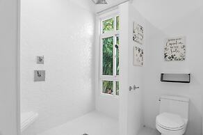 The W Villa 5 B R Oceanfront w Staff