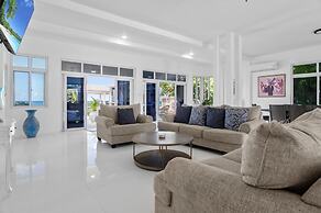 The W Villa 5 B R Oceanfront w Staff