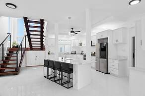 The W Villa 5 B R Oceanfront w Staff