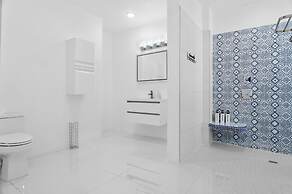 The W Villa 5 B R Oceanfront w Staff