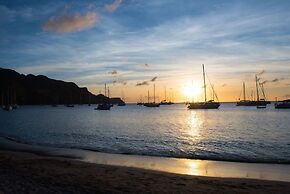 Turtle Point Bequia - 4 B R Villa w Staff