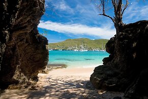 Turtle Point Bequia - 4 B R Villa w Staff