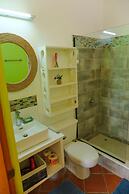 Turtle Point Bequia - 4 B R Villa w Staff