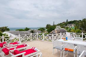 Dreamin Villa - 3 B R Beachfront w Staff