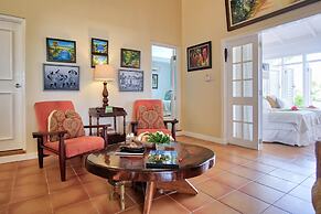 Dreamin Villa - 3 B R Beachfront w Staff