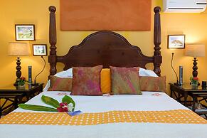 Dreamin Villa - 3 B R Beachfront w Staff