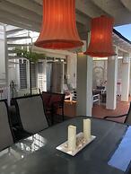 Dreamin Villa - 3 B R Beachfront w Staff