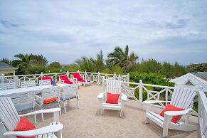 Dreamin Villa - 3 B R Beachfront w Staff