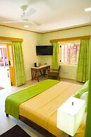 Flamingo Bequia - 4 B R Villa Including Cottage