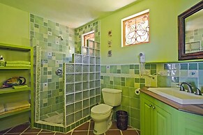 Flamingo Bequia - 4 B R Villa Including Cottage