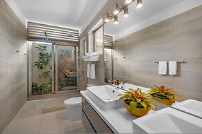 Santosha Whitehouse JM - 10 Bedroom Villa w Private Beach