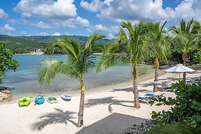 Santosha Whitehouse JM - 10 Bedroom Villa w Private Beach