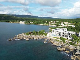 Santosha Whitehouse JM - 10 Bedroom Villa w Private Beach