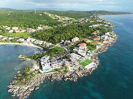 Santosha Whitehouse JM - 10 Bedroom Villa w Private Beach