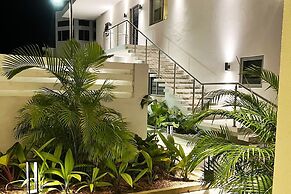 Santosha Whitehouse JM - 10 Bedroom Villa w Private Beach