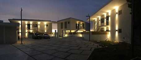 Santosha Whitehouse JM - 10 Bedroom Villa w Private Beach