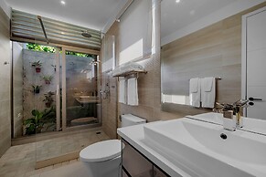 Santosha Whitehouse JM - 10 Bedroom Villa w Private Beach