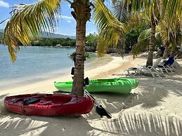 Santosha Whitehouse JM - 10 Bedroom Villa w Private Beach