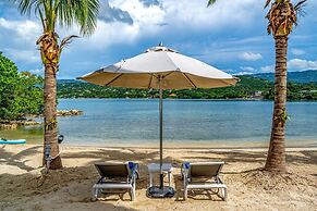 Santosha Whitehouse JM - 10 Bedroom Villa w Private Beach