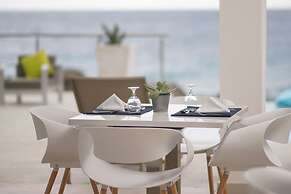 Santosha Whitehouse JM - 10 Bedroom Villa w Private Beach