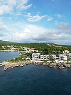 Santosha Whitehouse JM - 10 Bedroom Villa w Private Beach