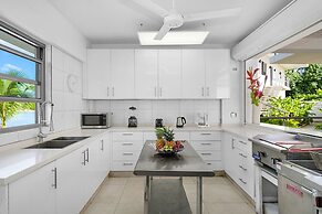 Santosha Whitehouse JM - 10 Bedroom Villa w Private Beach