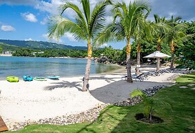 Santosha Whitehouse JM - 10 Bedroom Villa w Private Beach