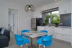 Santosha Whitehouse JM - 10 Bedroom Villa w Private Beach