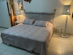 The Art Studio 12 Beachfront Apartment Barbados