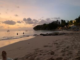 The Art Studio 12 Beachfront Apartment Barbados
