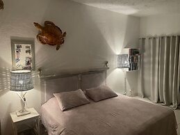 The Art Studio 12 Beachfront Apartment Barbados